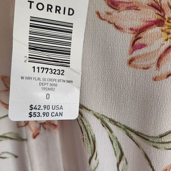 TORRID Ivory Floral Crepe Button Blouse Size L - Picture 7 of 7